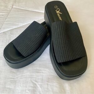 Women's Black Ribbed Platform 90s Y2K Slip-On Sandals Size 7.5